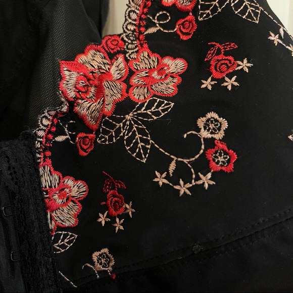 Woman Within Wireless Front Hook Bra, Embroidered Flowers, Full Coverage, Sz 48C - Picture 4 of 5